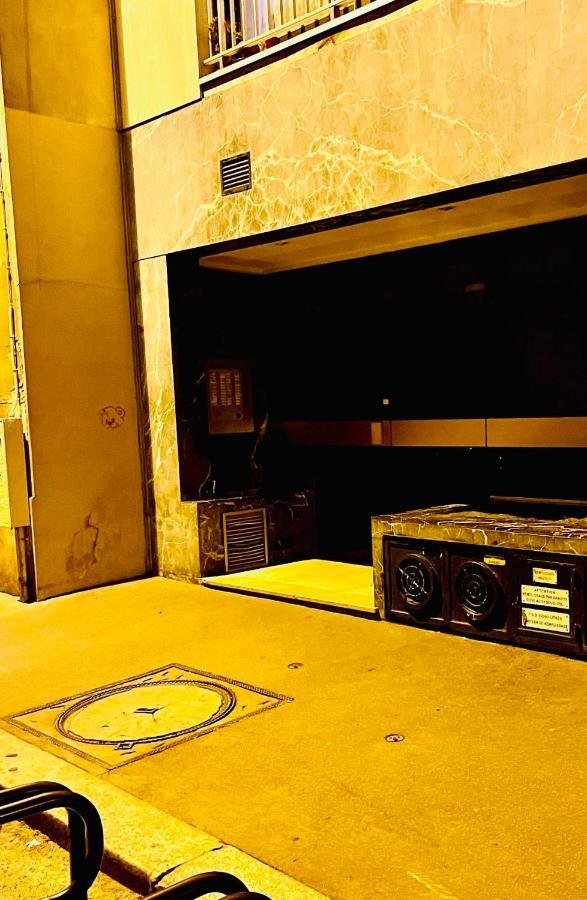 Apartamento Au pied de la tour Eiffel Trocadéro París Exterior foto